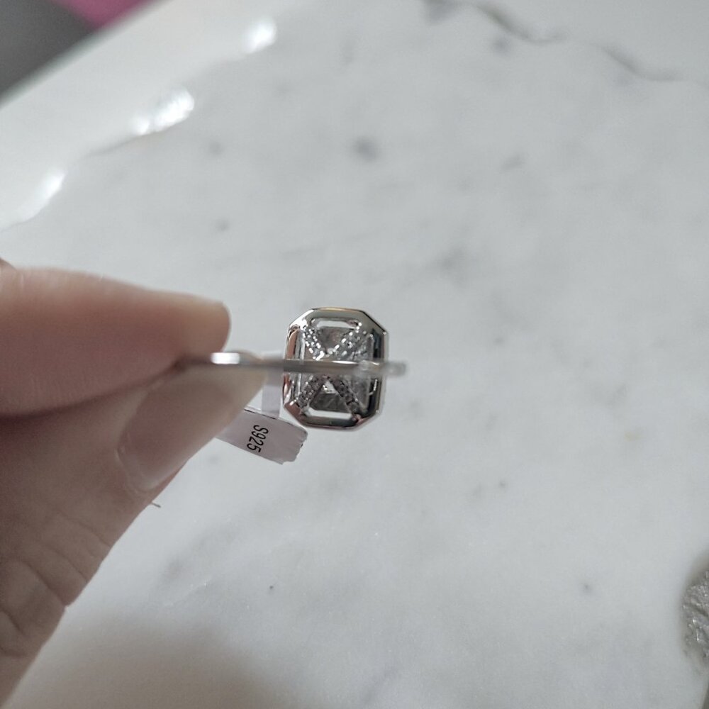 Radiant Halo Ring 💍 - Picture 4 of 6